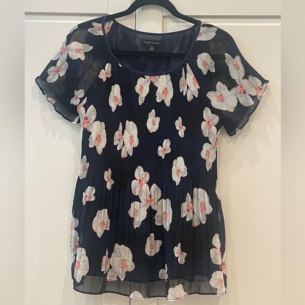 Banana Republic blue, pink, and white floral top, size S